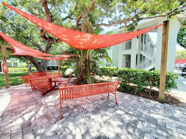 Building Photo - 5440 S MacDill Ave