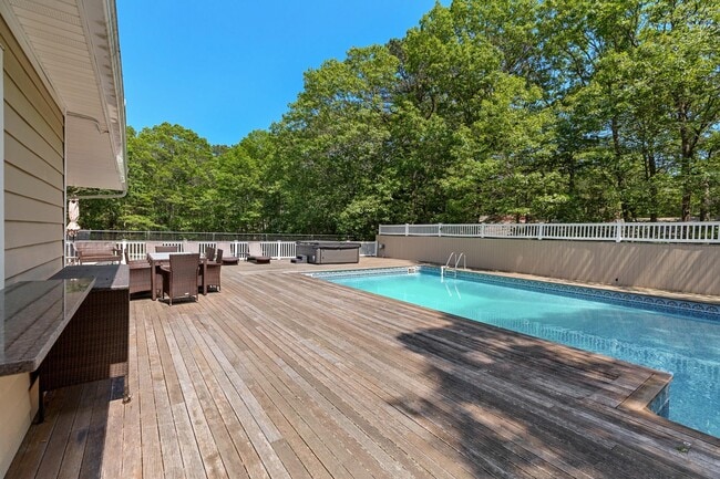 Building Photo - 60 Quogue Riverhead Rd