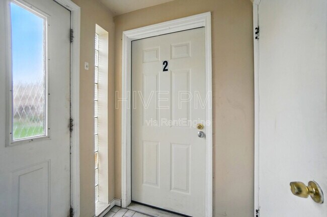 Building Photo - 3926 E Gatewood Ln