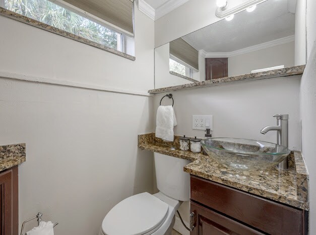 Master bathroom - 3905 N Highland Ave