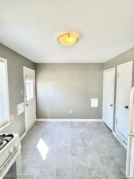 Building Photo - 319 S Pleasant St