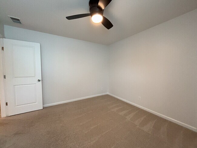 Building Photo - 292 Calm Water Way