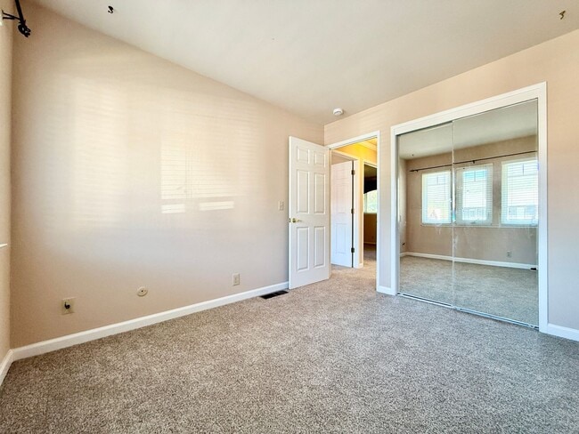 Building Photo - 1163 Grand Teton Dr