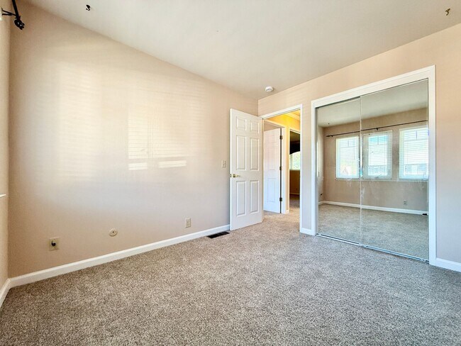 Building Photo - Single-Family Home in Park Pacifica - 3Bed/3Bath + 2 Bonus Rooms