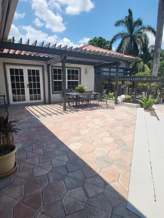 Building Photo - 11081 SW 30th Ct