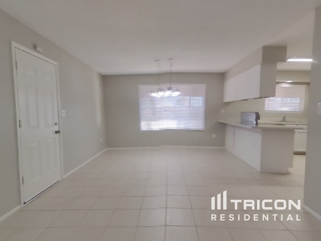 Building Photo - 4801 W Larkspur Dr