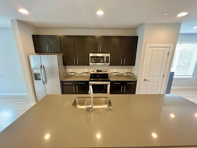 Building Photo - Exceptional 4 Bed 3 Bath Townhome on corner lot. One months rent free!!