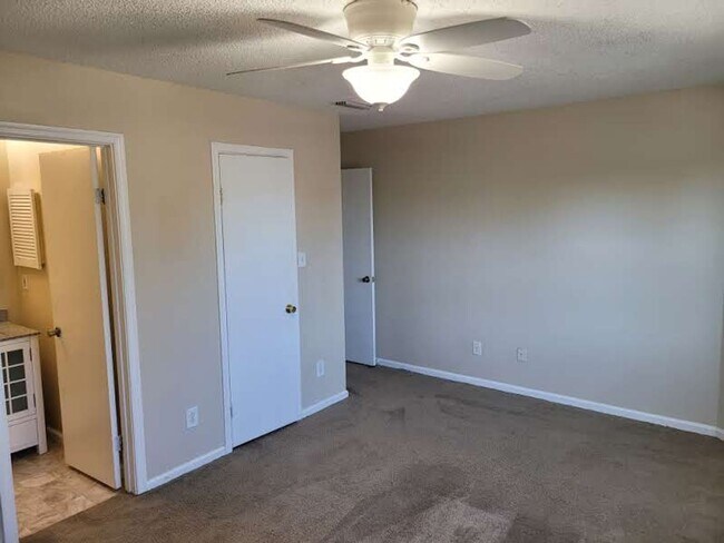 Building Photo - Ocean Lakes Single Family Home Ready for Move In!