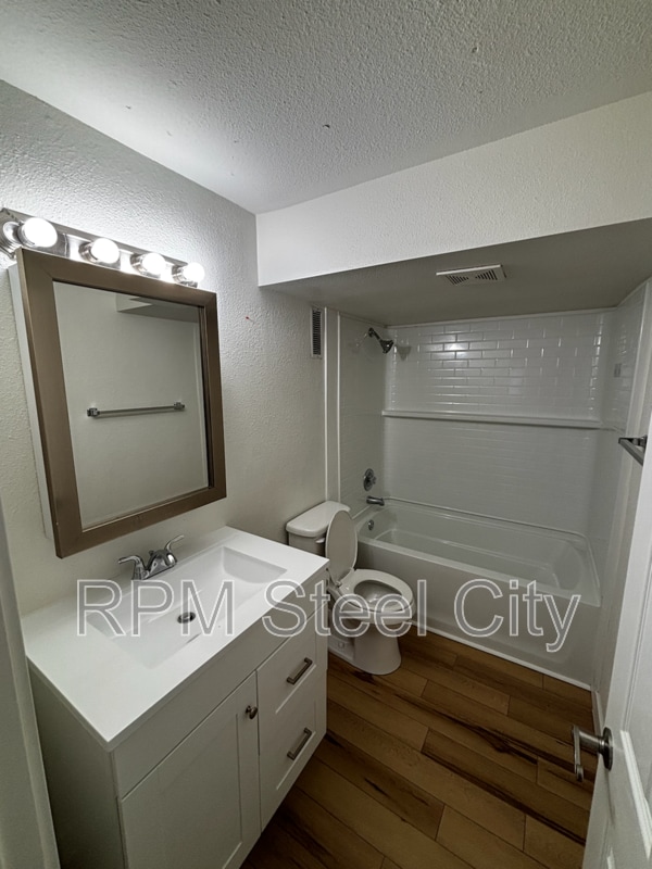 Building Photo - 2521 Emilia St