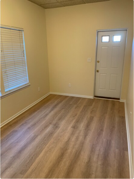 Bedroom w/ Entryway - 35 Audrey Ave