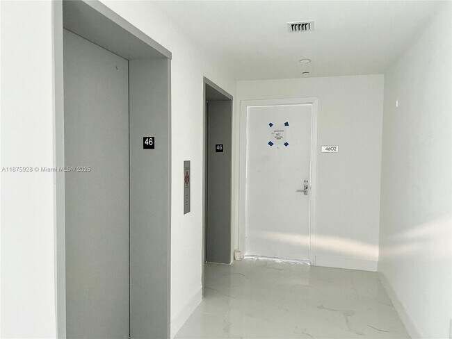 Building Photo - 700 NE 24th St