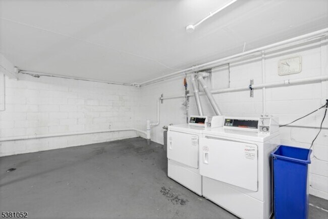 Building Photo - 1285 Valley Rd