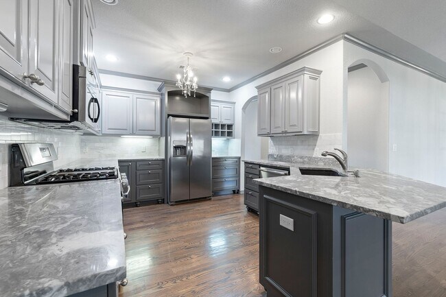 Building Photo - Luxury Living in a Gated Community