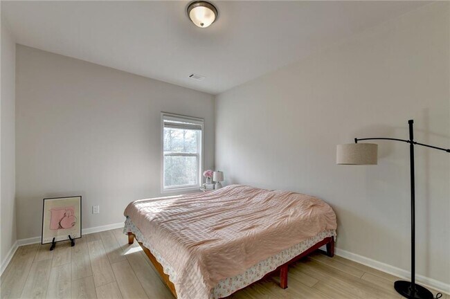 Building Photo - 1561 Branthaven Ln
