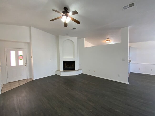 Building Photo - 3 Bedroom Single Story Home Available Near Irving Blvd NW & Eagle Ranch Rd!