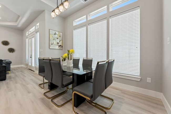 Building Photo - 8521 Brandon St