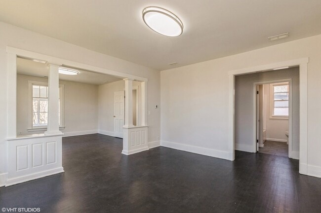 Building Photo - 329 W Maple Ave