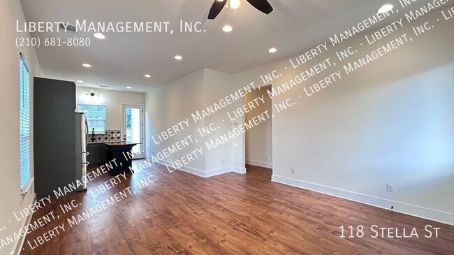 Building Photo - 118 Stella St