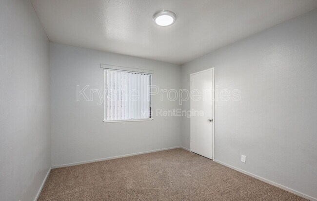 Building Photo - 2021 Red Robin Ln