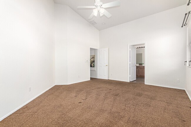 Building Photo - 4384 E Cherry Hills Dr