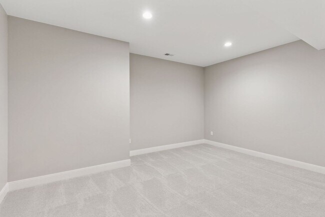 Building Photo - New Charming Berthoud Home with Modern Com...