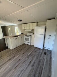 Building Photo - 61 Platinum Dr