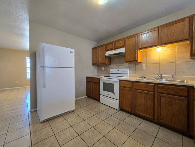 Building Photo - SECTION 8/HUD ACCEPTED - AVAILABLE NOW!