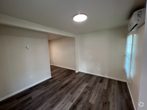 Building Photo - 940 N Van Ness Ave