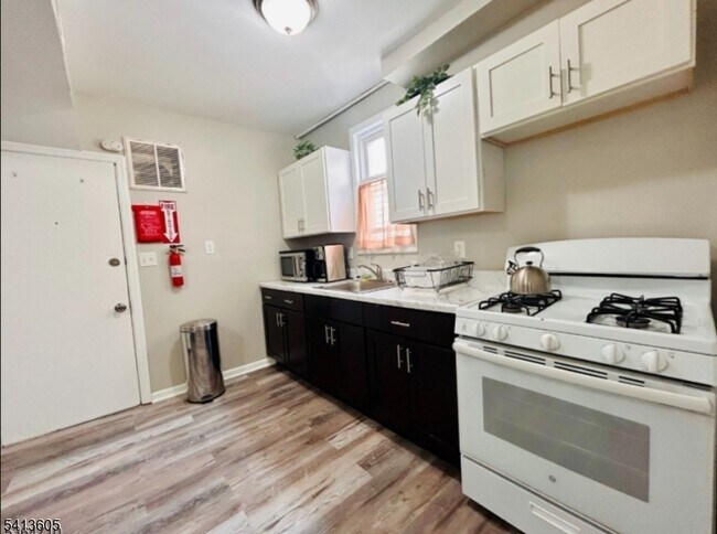 Building Photo - 123 N 15th St