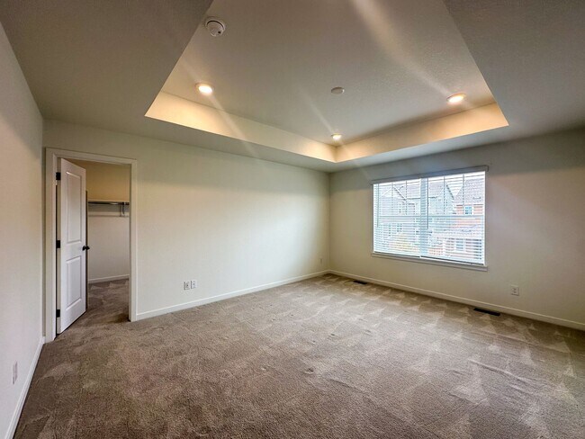 Building Photo - Luxurious 3bd home in Dove Village