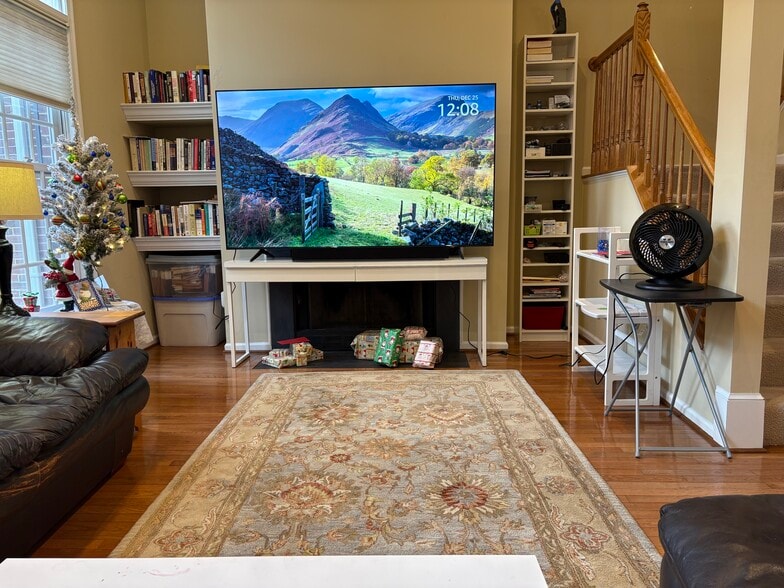 Building Photo - 1902 N Daniel St