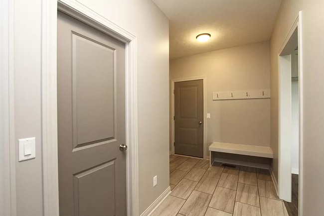 Building Photo - Beautiful 5 Bed/3 Bath House Available February 1st, 2026!