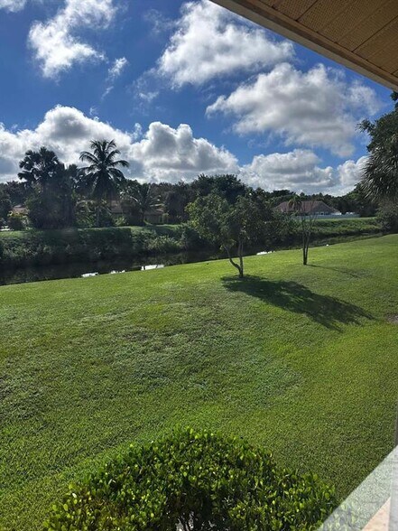 Building Photo - 976 Coral Club Dr