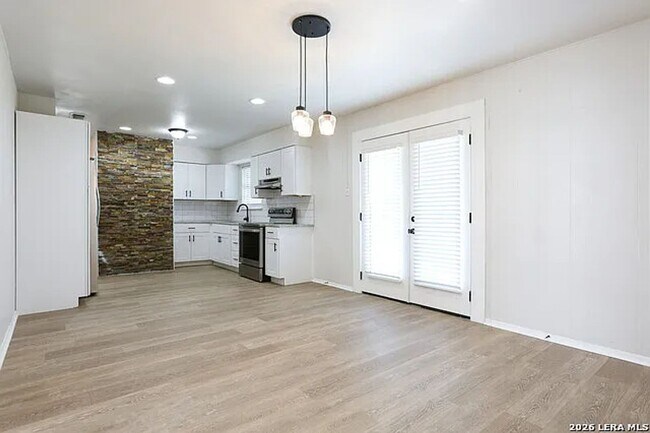 Building Photo - 2027 Leesburg St