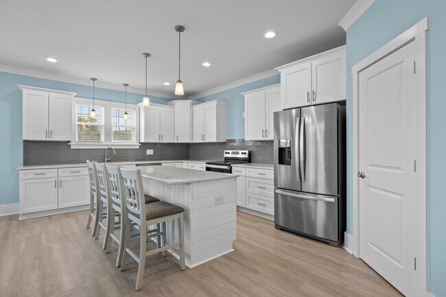 Building Photo - 5603 Sound Dr