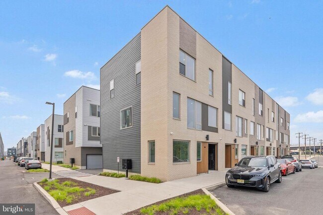Building Photo - 3010 E Cumberland St