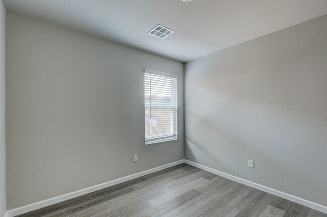 Building Photo - 10508 SW 41st St