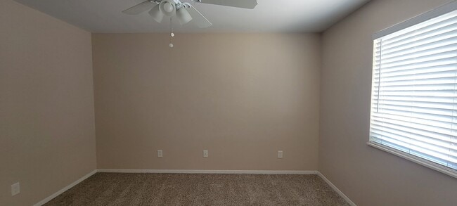 Building Photo - 3 Bedroom 2 Bath home