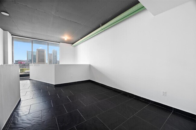 Building Photo - 690 SW 1st Ct