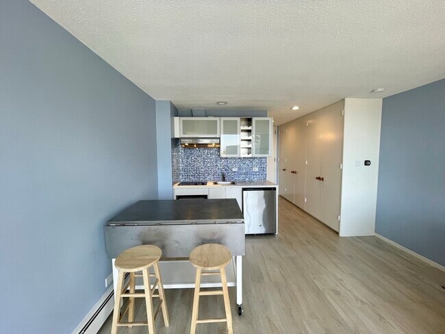 Building Photo - 1050 N Point St