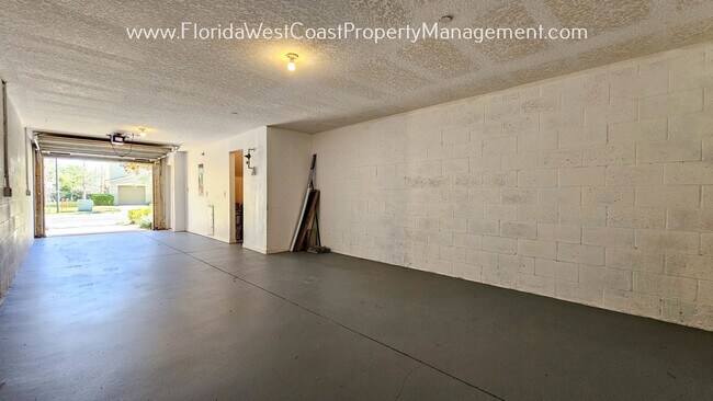 Building Photo - OUTSTANDING 2 Bedroom / 2.5 Bath / 2 Car Tandem Garage ! WILLOWBROOK- LAKEWOOD RANCH!