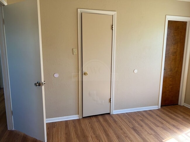 Building Photo - 3808 Peaks Dr