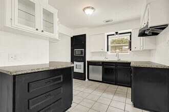 Building Photo - 539 Belwin Dr