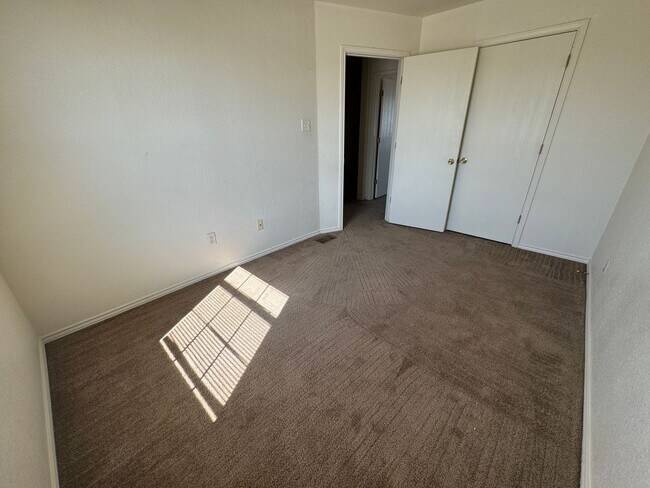 Building Photo - 4303 Deek Dr