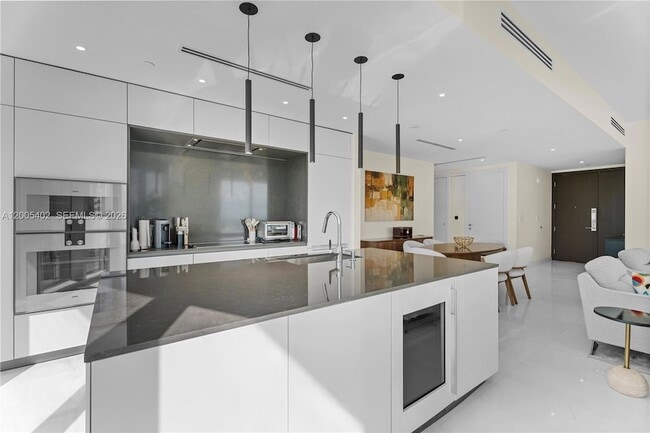 Building Photo - 300 Biscayne Blvd Way