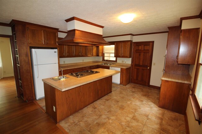 Building Photo - 2153 Southwood Rd