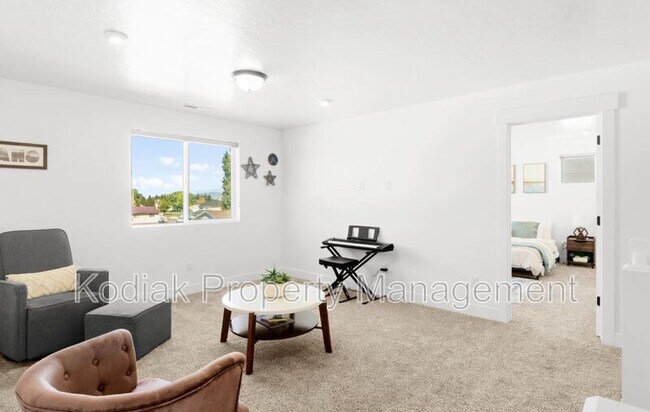 Building Photo - 127 N 4450 W