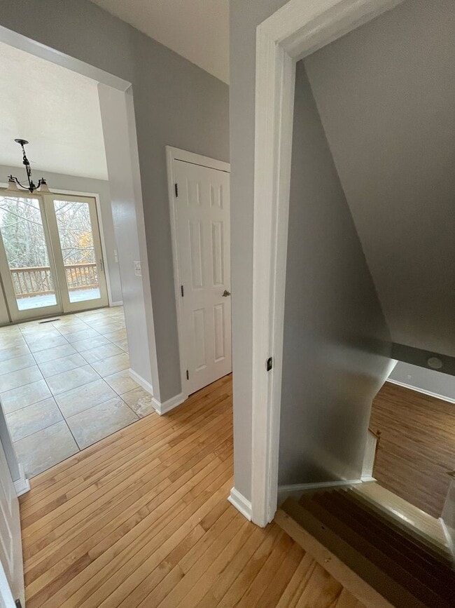 Building Photo - Beautiful custom built 5 bed 4 bath home with finished basement ready for you to move-in!