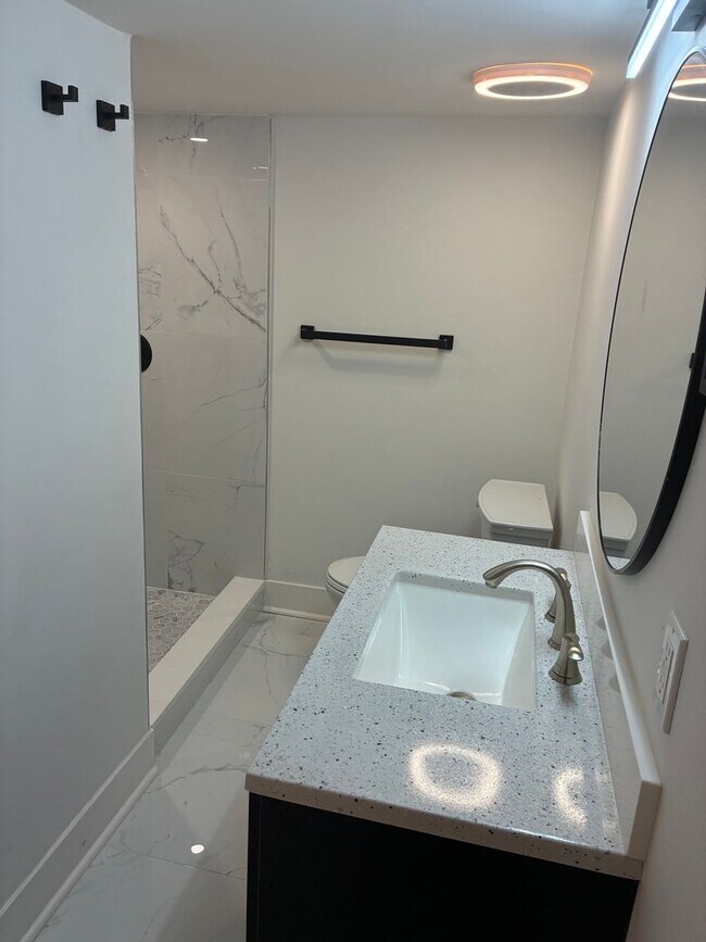 Building Photo - 1539 Lowrie St