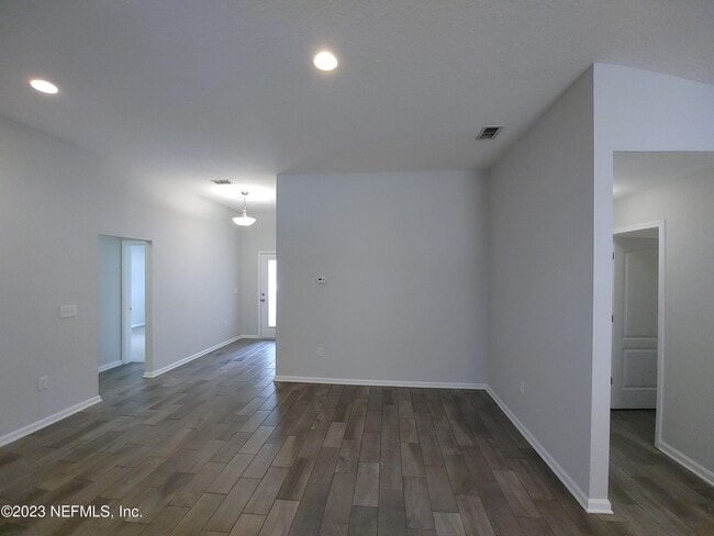 Building Photo - 208 Midway Park Dr